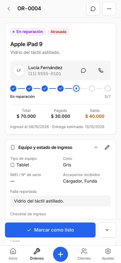 Detalle de una orden en Fixeo con la barra de progreso de estados, total, pagado y saldo.